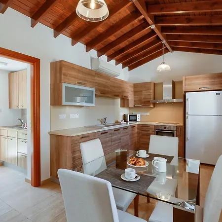Aphrodite Hills Superior Superior 0135 Air Conditioning 5 Bedrooms Villa